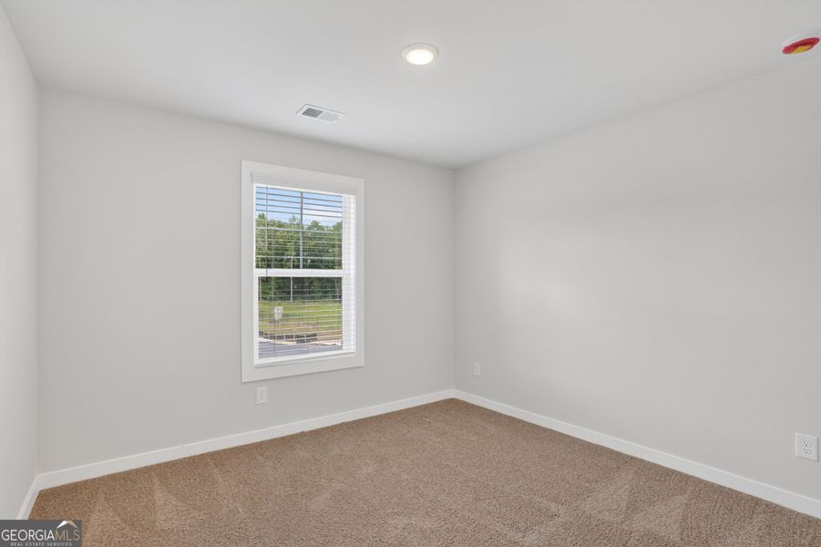Spacious, unfurnished interior of a new home in The Fairways at Mirror Lake, Villa Rica (Image 29).
