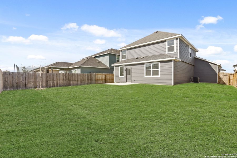Exterior details and patio area of a home in Swenson Heights, Seguin (Image 3).