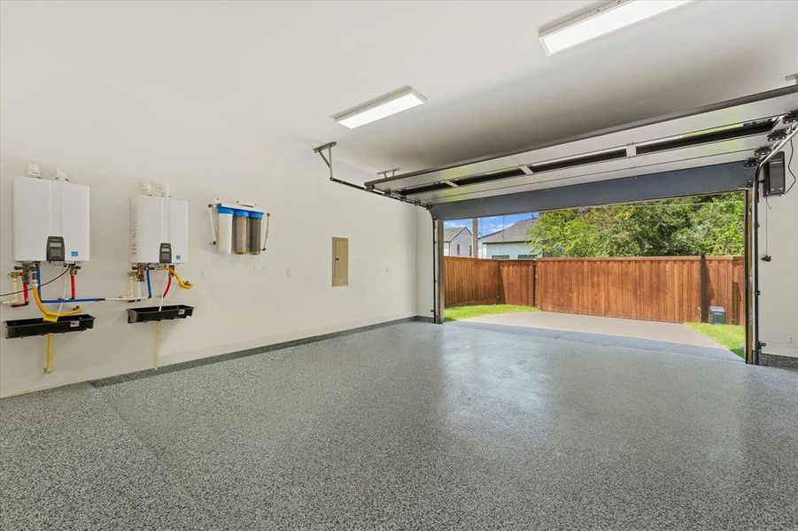 Spacious, unfurnished interior of a new home in , Dallas (Image 23).