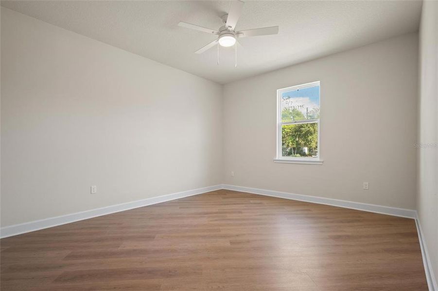 Spacious, unfurnished interior of a new home in , Tarpon Springs (Image 23).