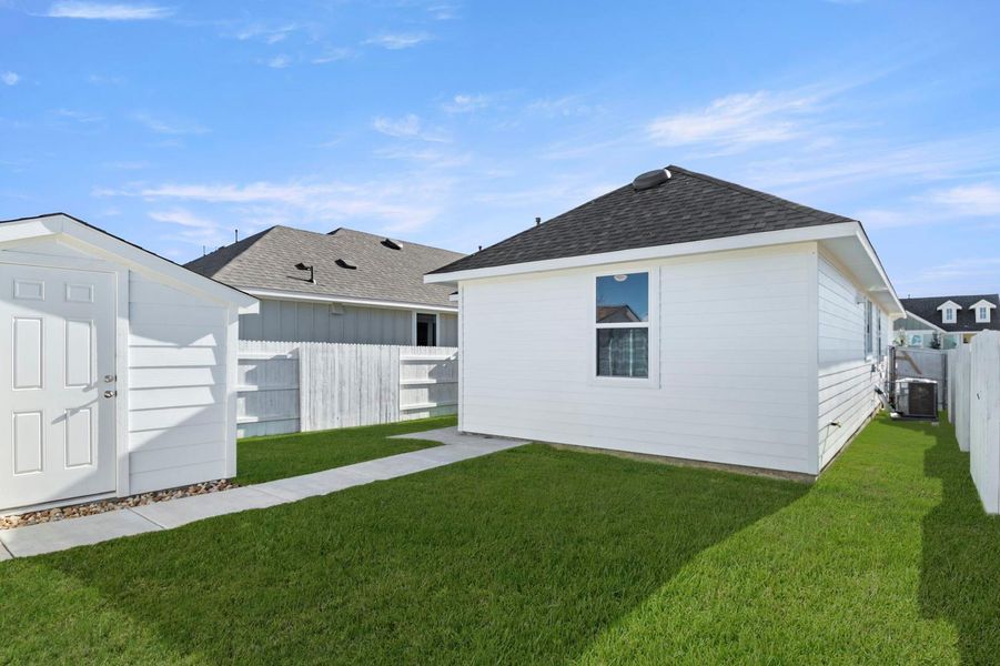 Exterior details and patio area of a home in Harvest Ridge, Elgin (Image 20).
