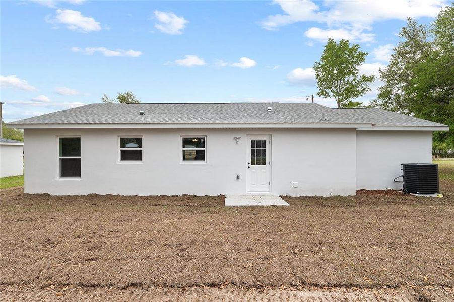 Exterior details and patio area of a home in , Dunnellon (Image 28).