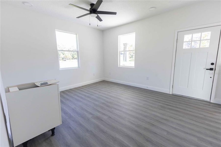 Spacious, unfurnished interior of a new home in , Lake Panasoffkee (Image 7).