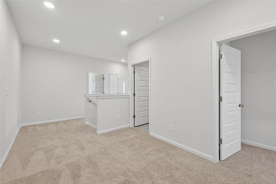 Spacious, unfurnished interior of a new home in Franklin Manor, Lawrenceville (Image 24).