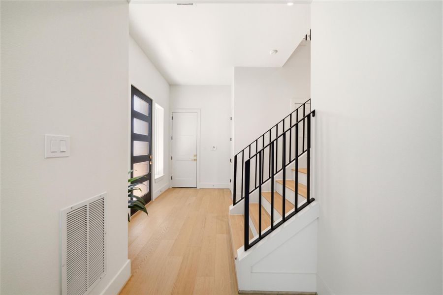 Spacious, unfurnished interior of a new home in , Houston (Image 36).