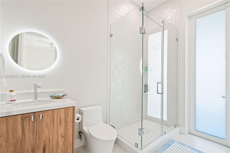 Furnished interior view inside a new home in , Marathon (Image 43).