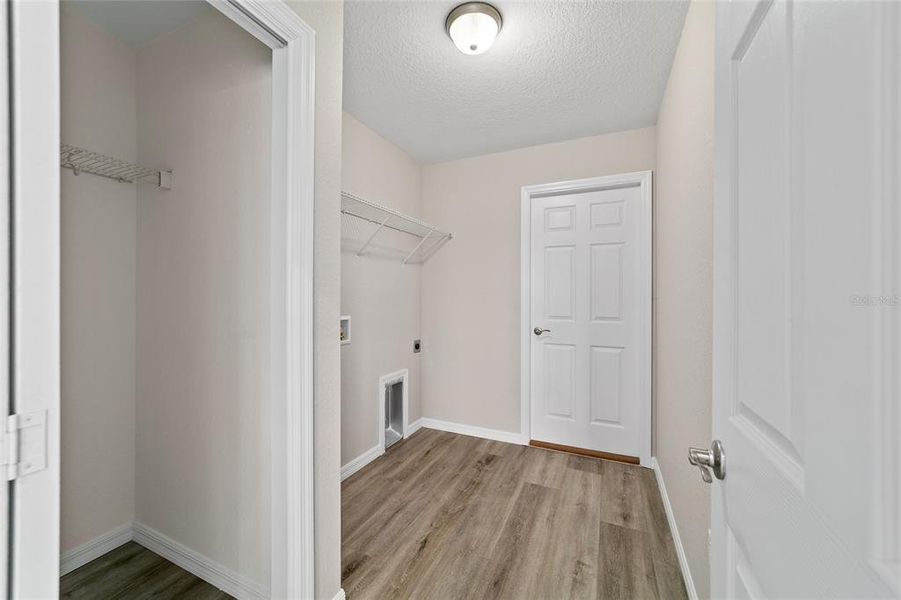 Spacious, unfurnished interior of a new home in , Ocklawaha (Image 12).