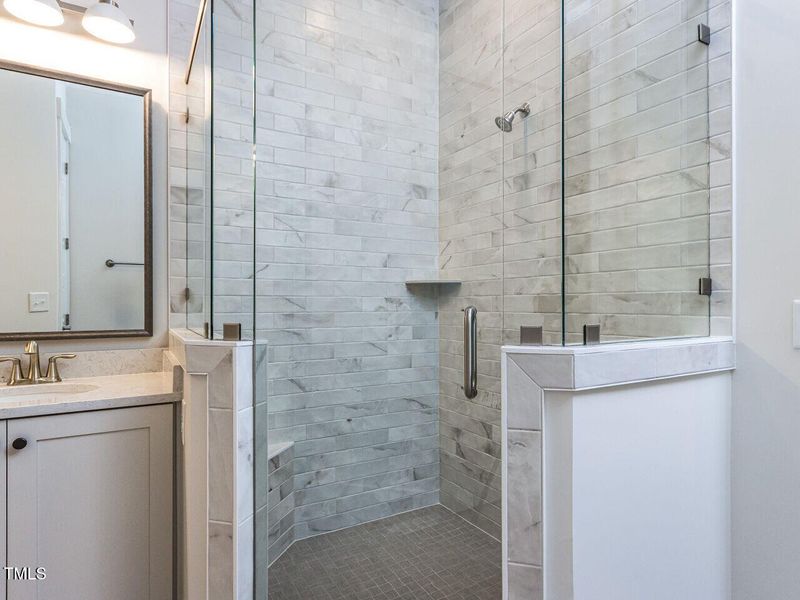 023-1280x960-primary-bathroom