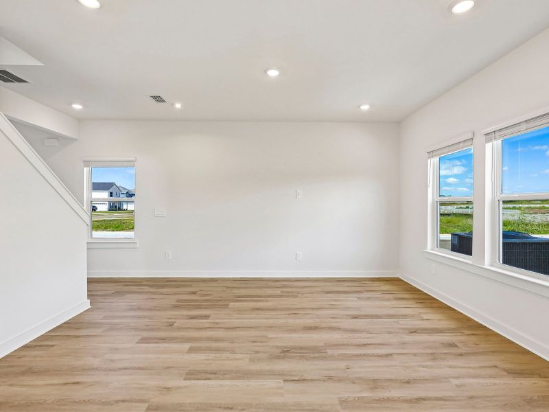 Spacious, unfurnished interior of a new home in Avery Farms - Ridge Series, Murfreesboro (Image 9).