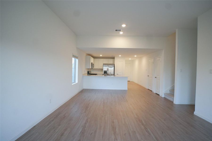 Spacious, unfurnished interior of a new home in Millers Pond: Watermill Collection, Rosenberg (Image 27).