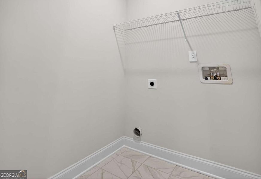 Spacious, unfurnished interior of a new home in Killian Manor at The Adares, Adairsville (Image 16). Spacious, unfurnished interior of a new home in Killian Manor at The Adares, Adairsville (Image 16).