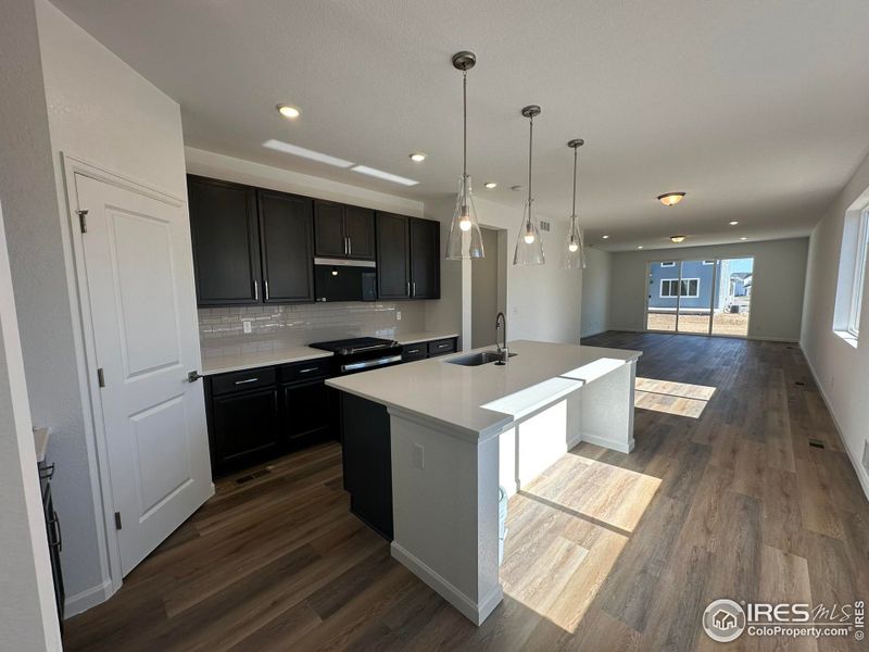 Beautiful Kitchen with upgraded appliances and cabinets!