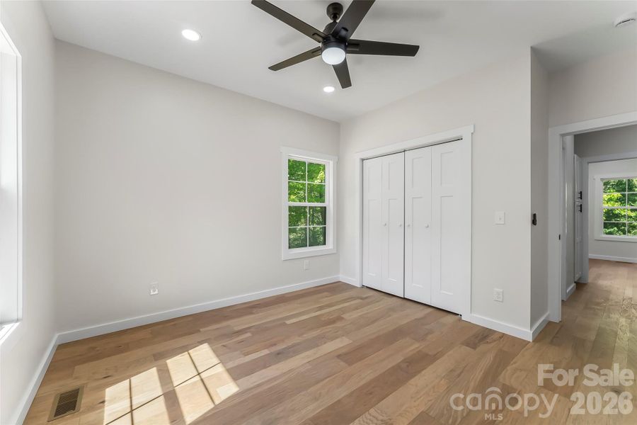 Spacious, unfurnished interior of a new home in , Marion (Image 20).