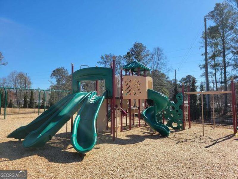 Community amenities in Oakchase at Hampton, Hampton (Image 38).