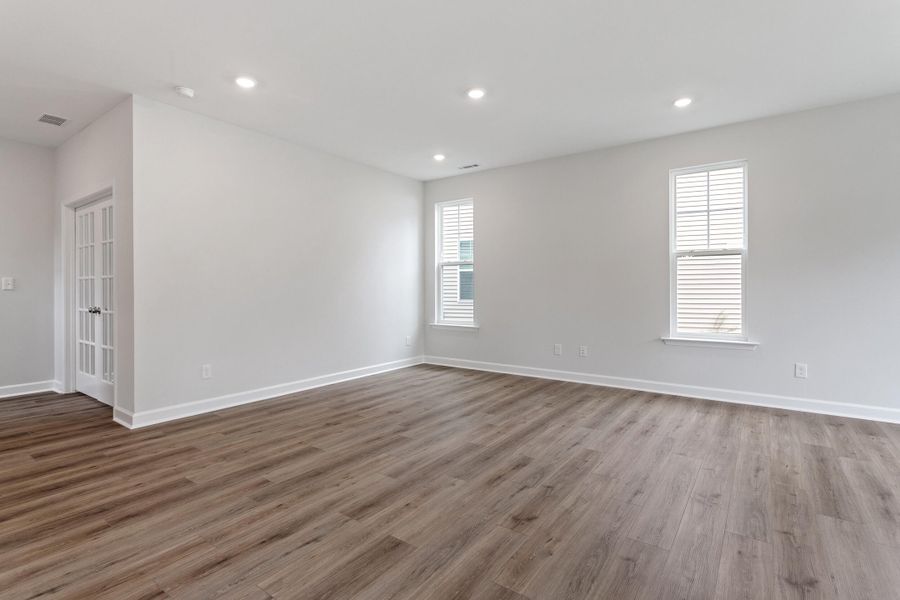 Spacious, unfurnished interior of a new home in , Summerville (Image 27).