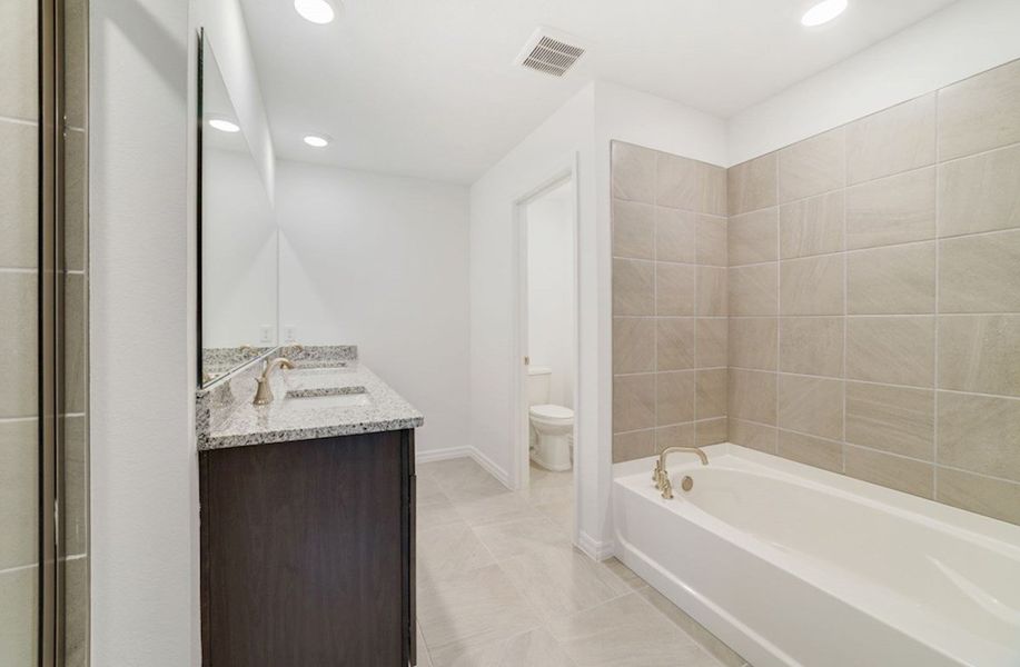 Magnolia Primary Bathroom