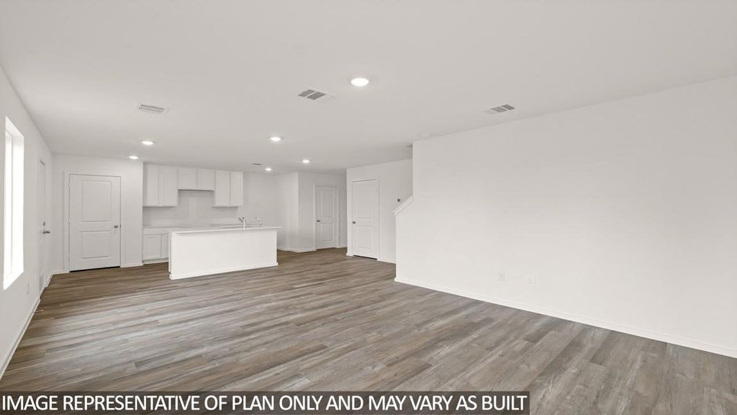 Spacious, unfurnished interior of a new home in Silverthorne, Conroe (Image 11).