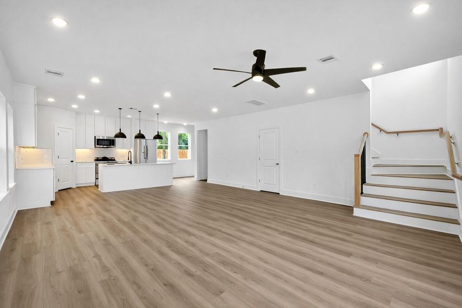 Spacious, unfurnished interior of a new home in , Houston (Image 13).