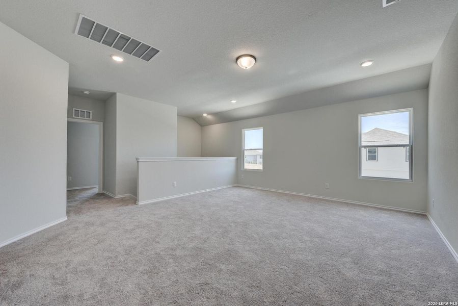 Spacious, unfurnished interior of a new home in Hennersby Hollow, San Antonio (Image 17).