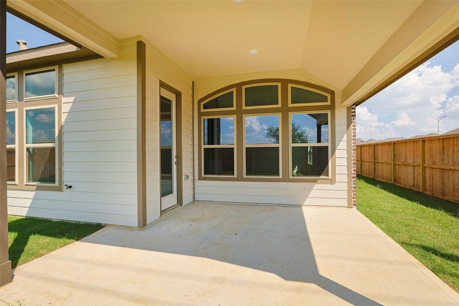 Exterior details and patio area of a home in Oakwood Estates, Waller (Image 3).