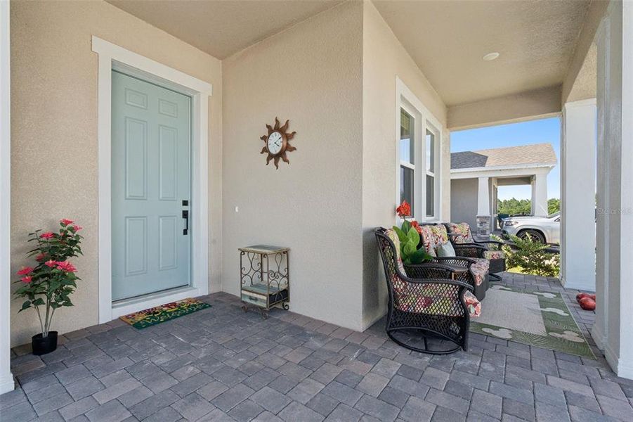 Exterior details and patio area of a home in , Winter Garden (Image 26).