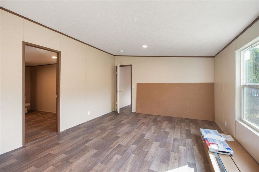 Spacious, unfurnished interior of a new home in , Hudson (Image 18).