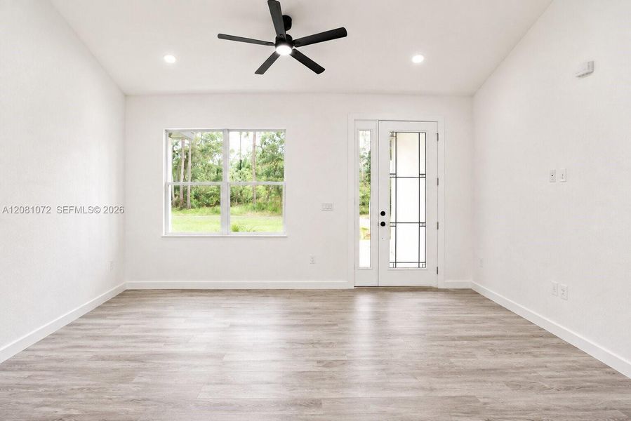 Spacious, unfurnished interior of a new home in , Sebring (Image 31).