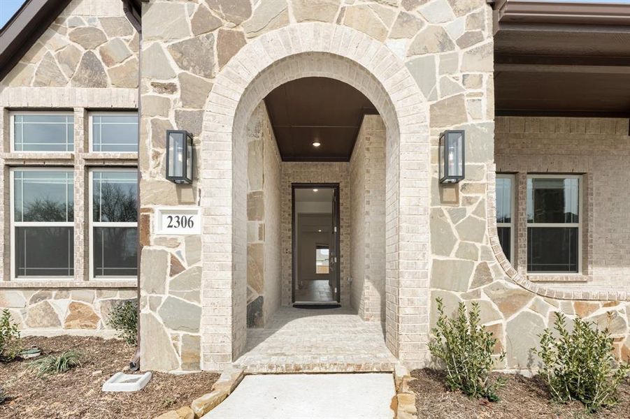 Exterior details and patio area of a home in Rockwood, Mansfield (Image 27).