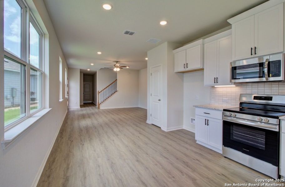 Spacious, unfurnished interior of a new home in Casinas at Gruene, New Braunfels (Image 22).