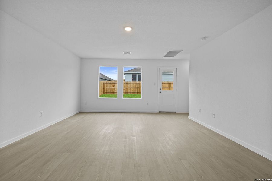 Spacious, unfurnished interior of a new home in Voss Farms, New Braunfels (Image 26).