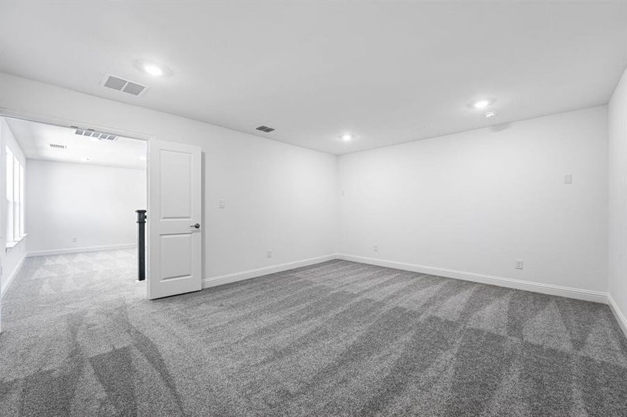 Spacious, unfurnished interior of a new home in Stoneridge, Melissa (Image 26).