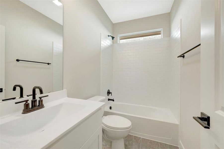 Furnished interior view inside a new home in Elevon, Lavon (Image 18).