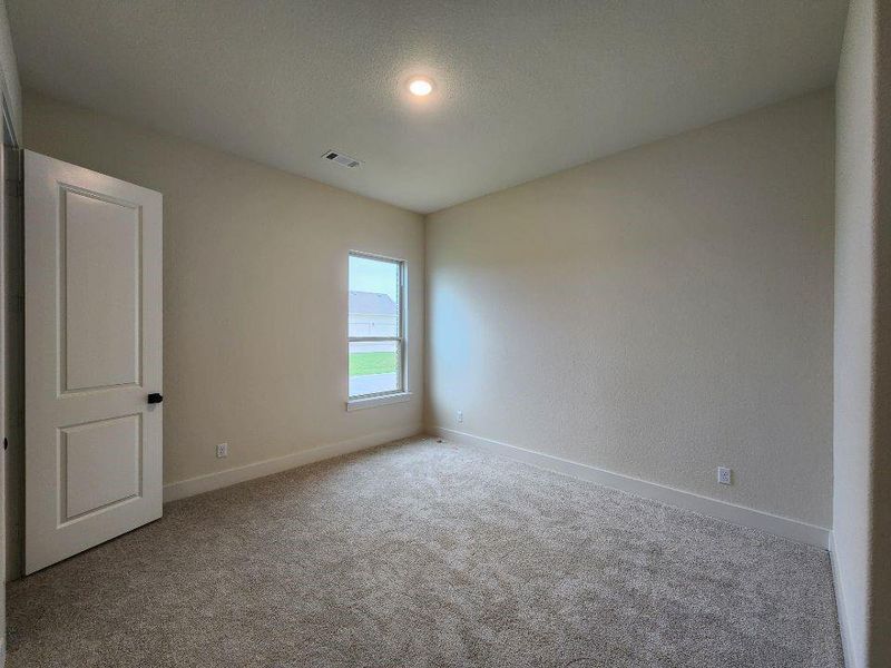 Spacious, unfurnished interior of a new home in Rocky Top, Krum (Image 19).