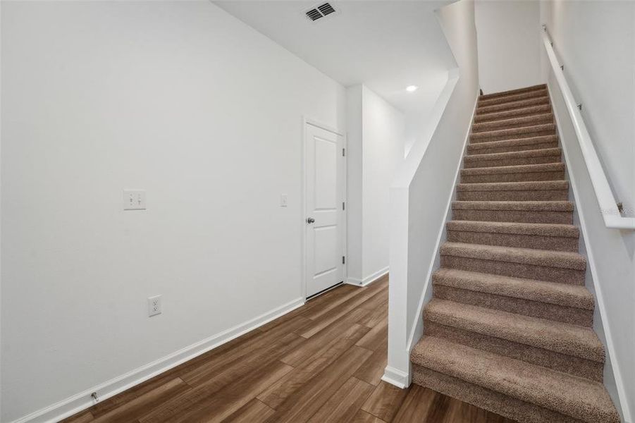 Spacious, unfurnished interior of a new home in Vista Walk, Dade City (Image 24).
