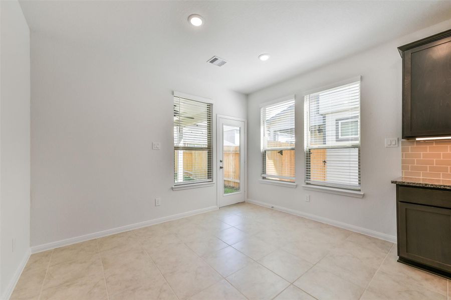 Spacious, unfurnished interior of a new home in Anderson Lakes, Houston (Image 11).