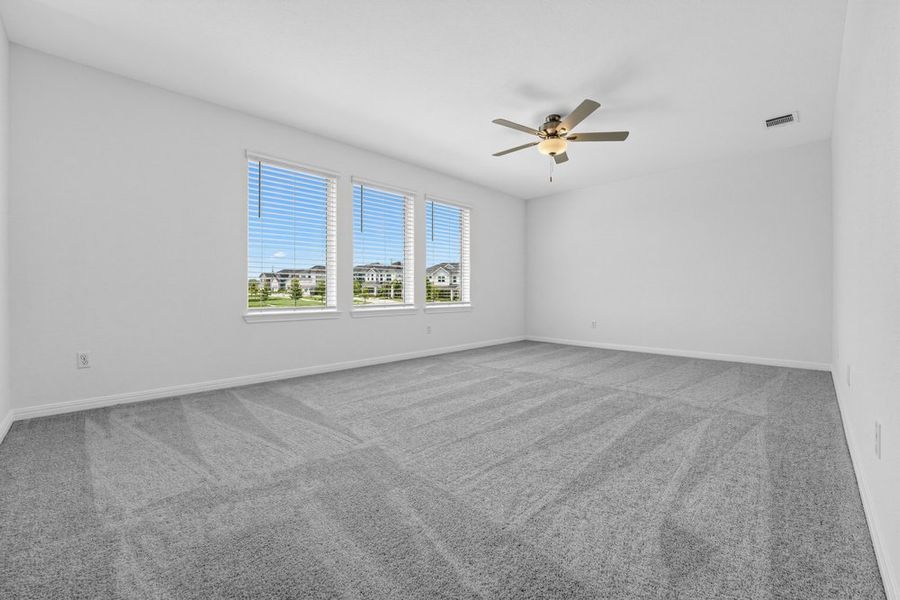 Spacious, unfurnished interior of a new home in Sunfield, Buda (Image 20).