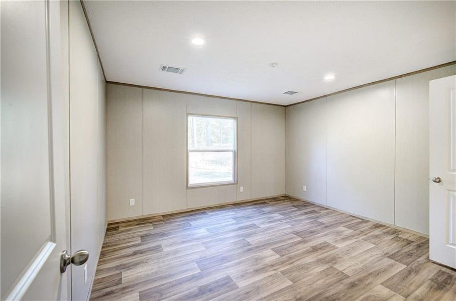 Spacious, unfurnished interior of a new home in , Talking Rock (Image 18).