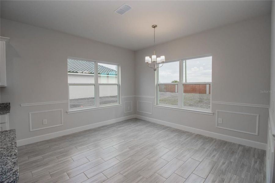 Spacious, unfurnished interior of a new home in St. John's Preserve, Palm Bay (Image 11).