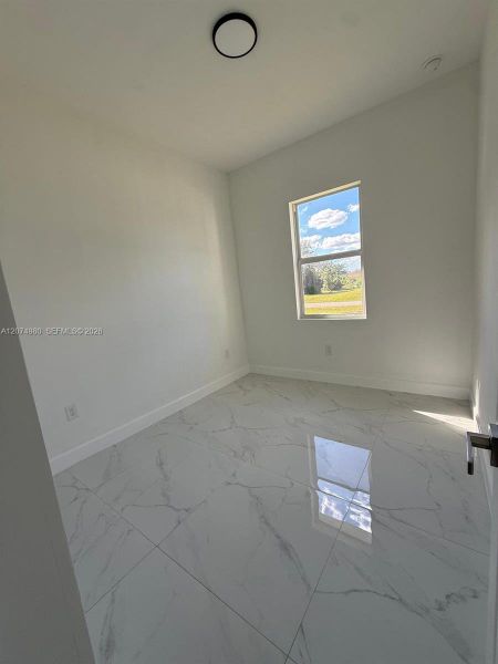 Spacious, unfurnished interior of a new home in , Lehigh Acres (Image 12).