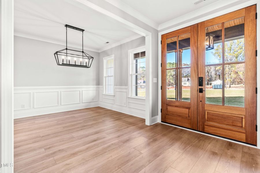 Foyer:Dining room