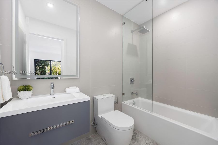 Furnished interior view inside a new home in , Key Biscayne (Image 12).