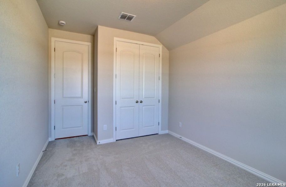 Spacious, unfurnished interior of a new home in Sunflower Ridge, New Braunfels (Image 11).