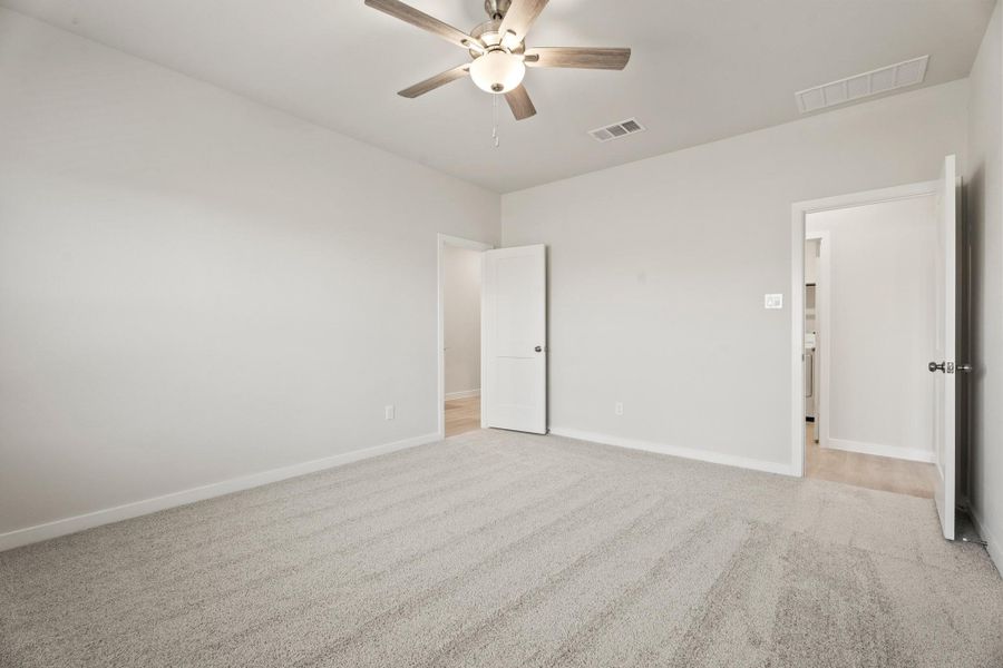 Spacious, unfurnished interior of a new home in Pearlbrook, Texas City (Image 22).