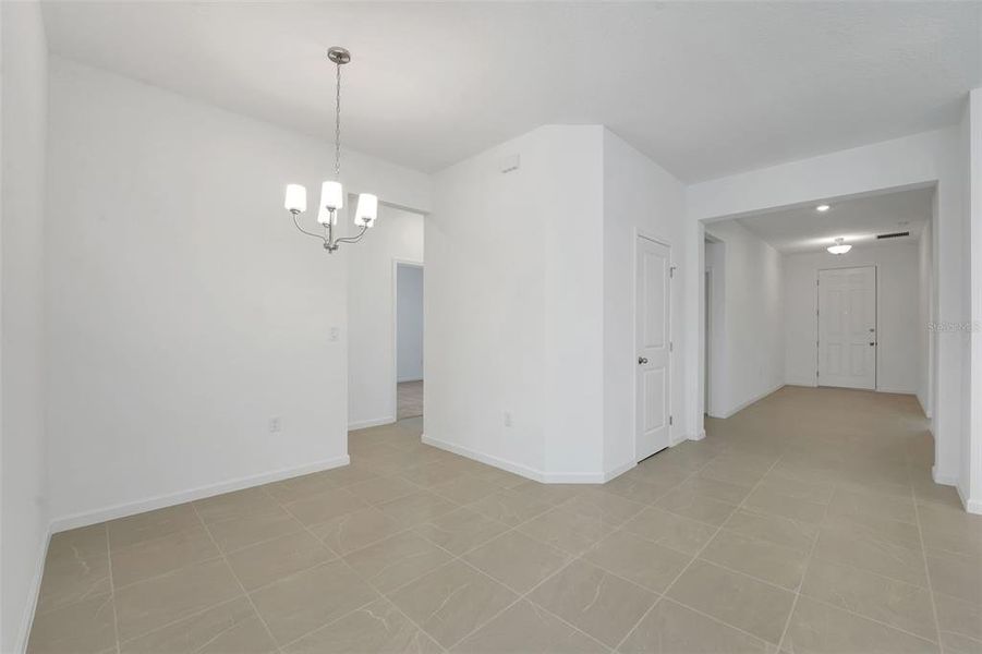 Spacious, unfurnished interior of a new home in Willowbrook North, Winter Haven (Image 31).