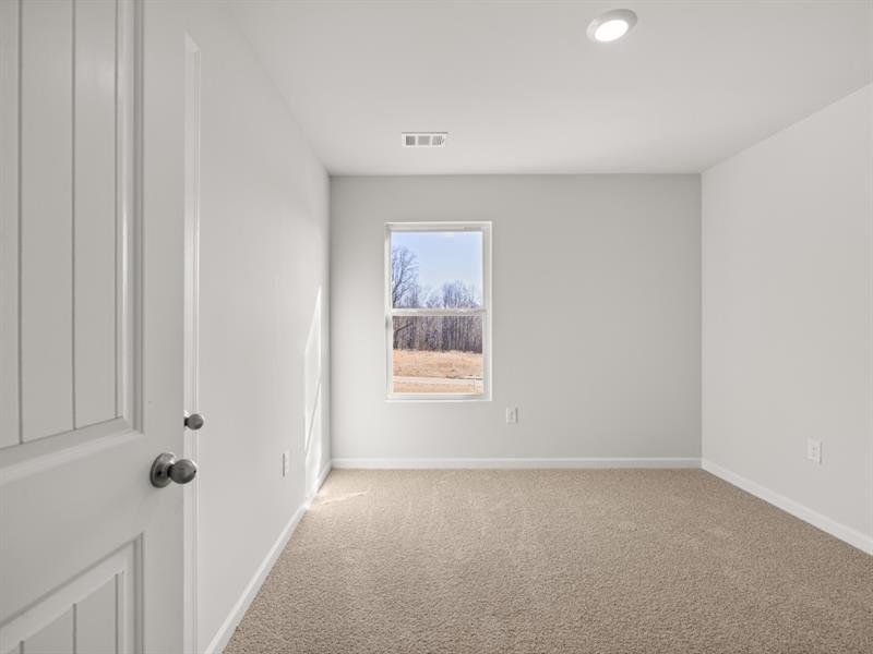Spacious, unfurnished interior of a new home in Rolling Meadows, Jasper (Image 12).