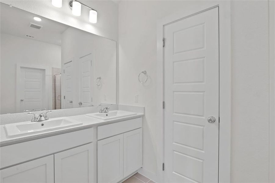 Primary Bathroom in the Pecan II home plan by Trophy Signature Homes – REPRESENTATIVE PHOTO Primary Bathroom in the Pecan II home plan by Trophy Signature Homes – REPRESENTATIVE PHOTO