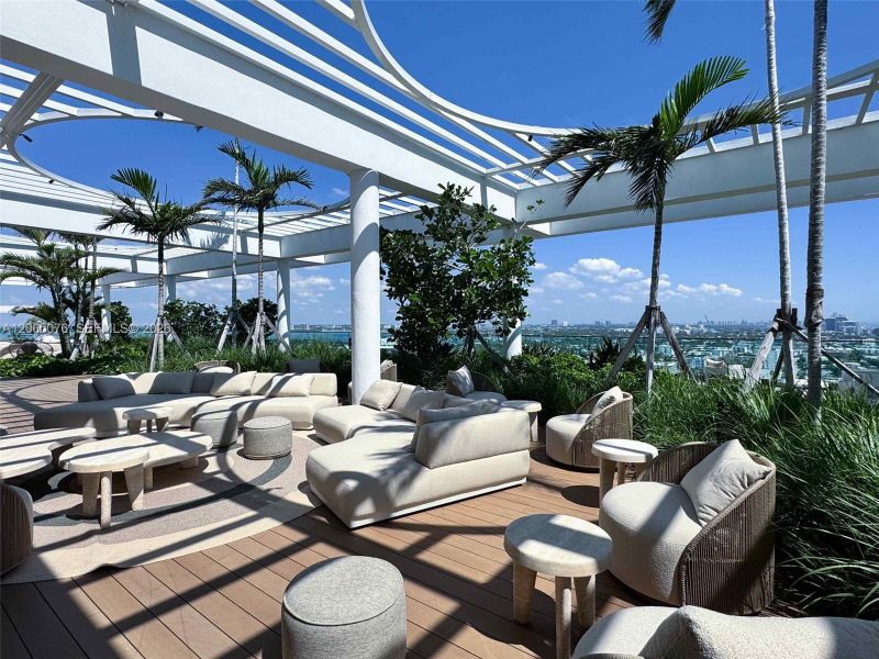 Community amenities in 72 Park, Miami Beach (Image 14).