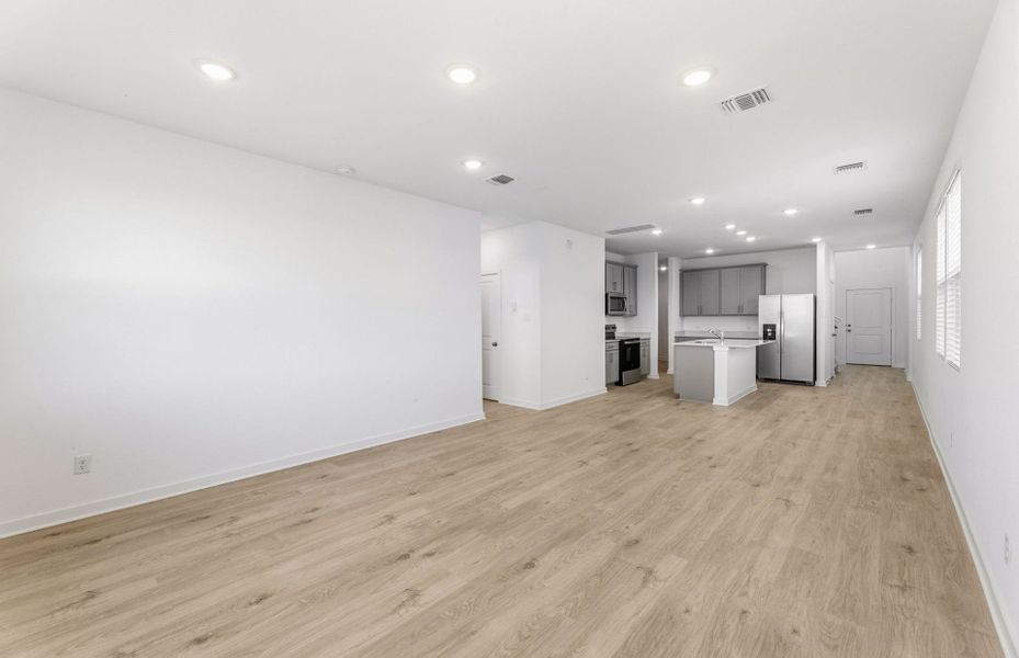 Spacious, unfurnished interior of a new home in Sonterra, Jarrell (Image 17).