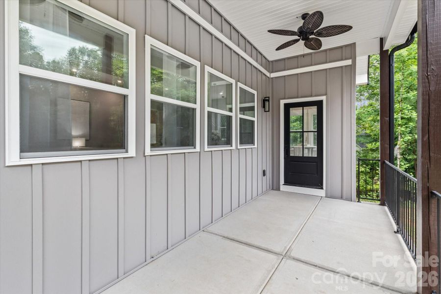 Rear Covered Porch w/2 fans & recessed lighting
