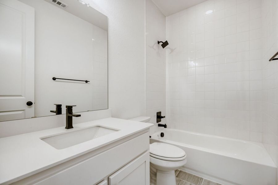 3121 Lacebark - Full Bathroom